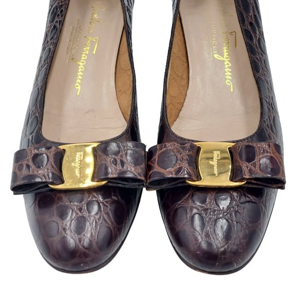 Salvatore Ferragamo Women 8 Brown Crocodile Embossed Leather Dress Vara Bow Heel - Picture 2 of 14